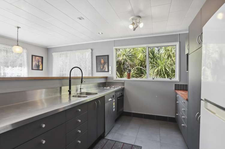 1194 Huia Road Huia_21