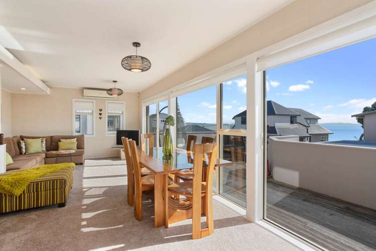 2/15 The Esplanade Eastern Beach_2