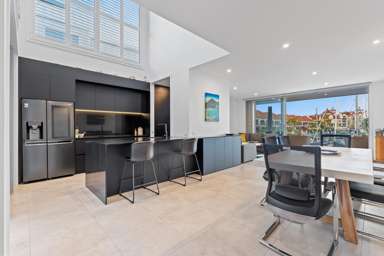 577 Laurie Southwick Parade_2