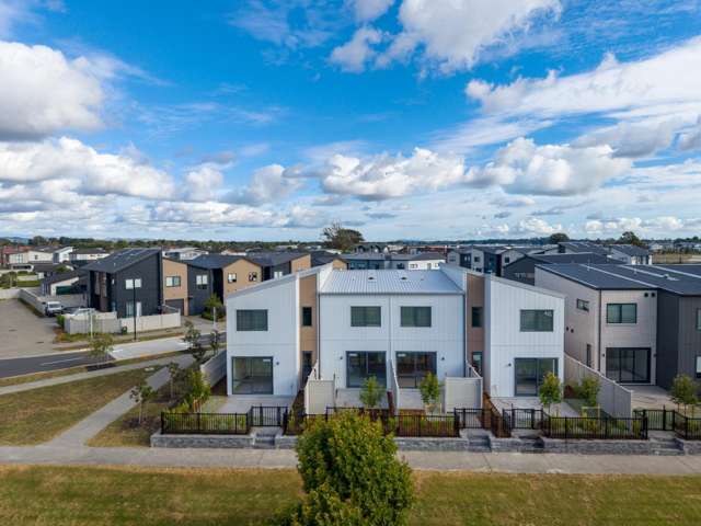 Stylish Three Bedroom Haven with Reserve Outlook & 2 Car pads!