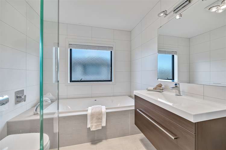 33 Remuremu Street Long Bay_30