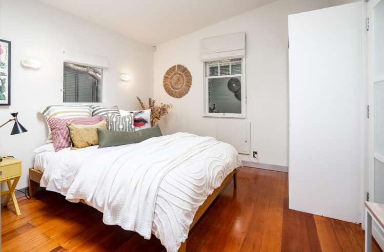 69 Marine Parade Seatoun_13