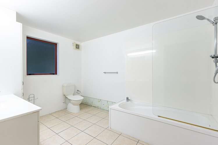 14b Domanski Crescent Owhiro Bay_11