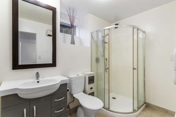 32 Rivervale Grove Stanmore Bay_14