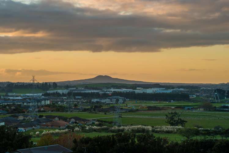 96 Arrowsmith Drive Flat Bush_1