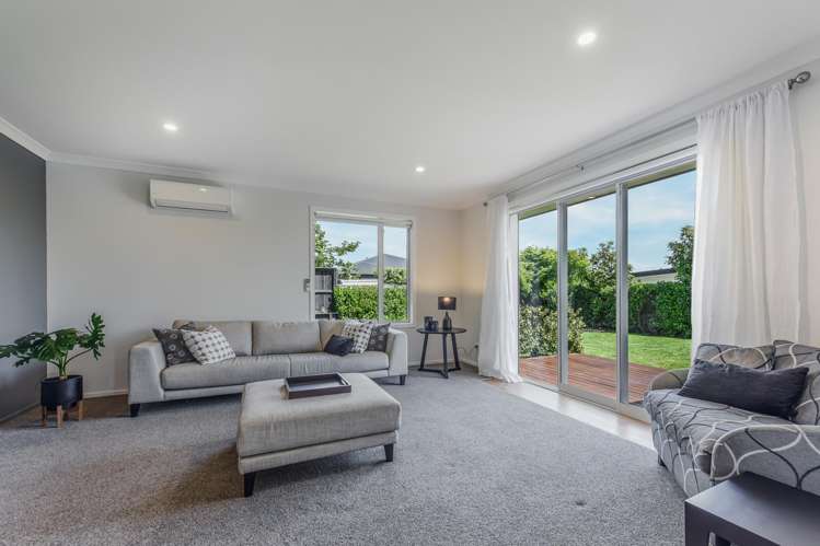 8 Boysenberry Grove Richmond_11