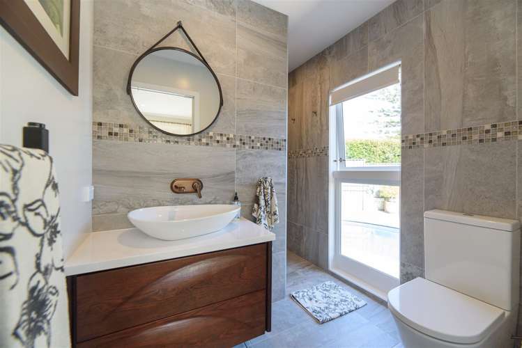 15 Fairdale Place Birkdale_8