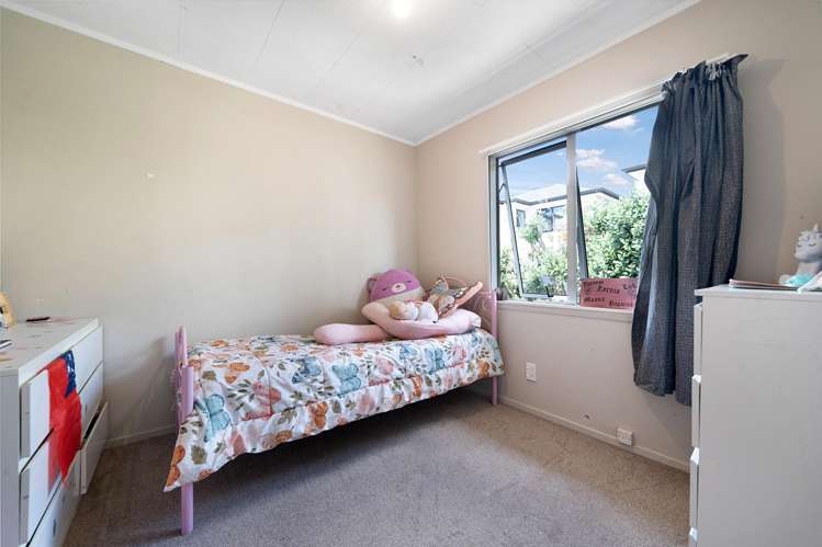 82 & 84 Moire Road Royal Heights_17