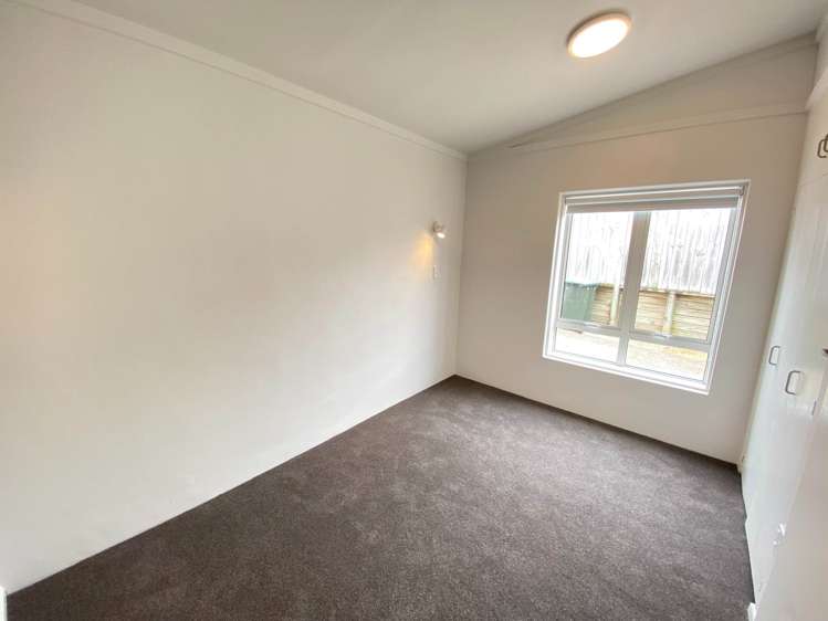 8A Puketea Street Blockhouse Bay_5