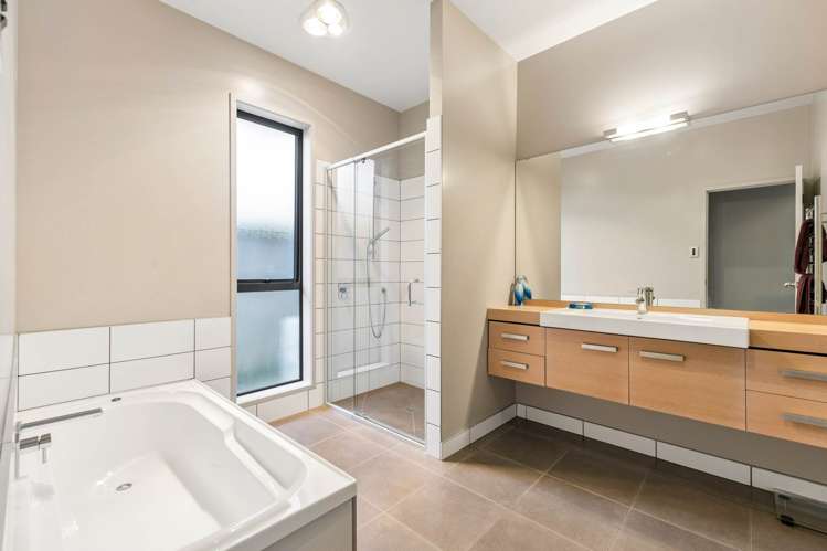 8 Brechin Place Wattle Downs_21