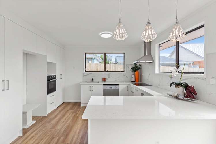 24a Roberts Road Te Atatu South_1