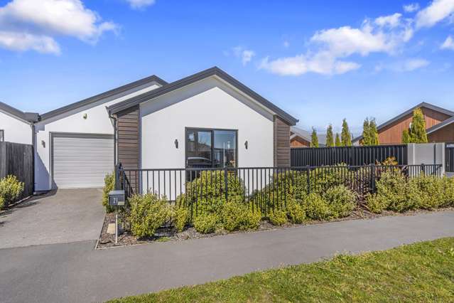 Modern Two-Bedroom Townhouse in Wigram