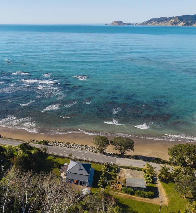 165 Beach Road Tokomaru Bay_35