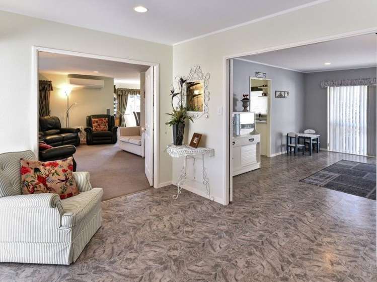 22 Silkwood Grove Totara Heights_10