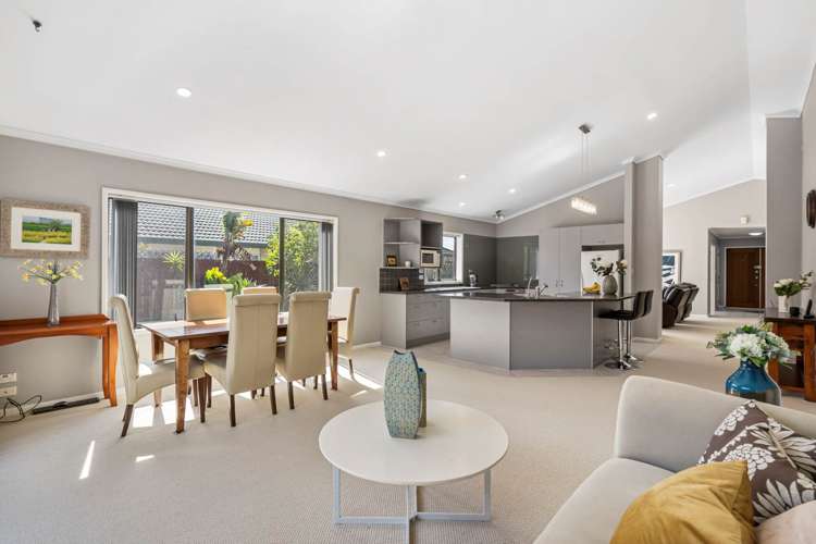 27 Newbliss Crescent East Tamaki Heights_11