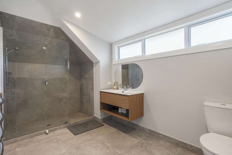 27 Tui Crescent Waiatarua_17