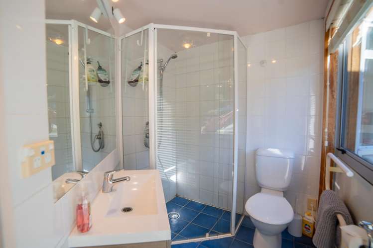 132 Wynyard Crescent Fernhill/Sunshine Bay_15