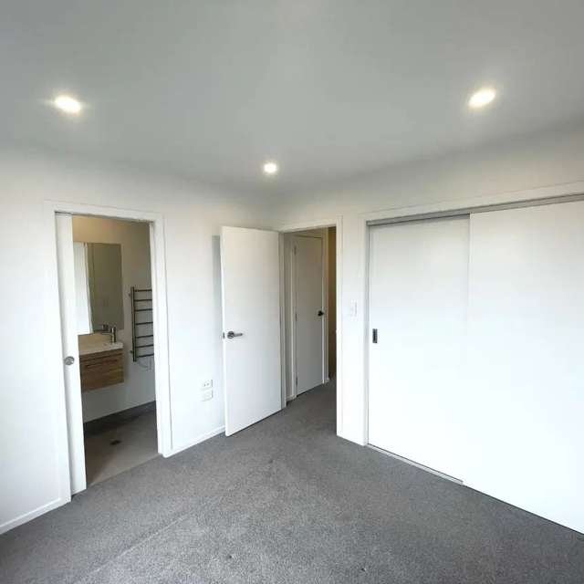 Modern 2 bedoom 2 bathroom Townhouse