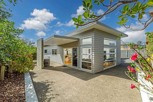 Affordable Orewa Gem with Room for the Boat