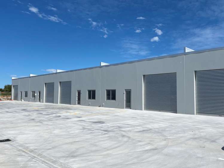 8/4 Lake Bryndwr Lane Burnside_3