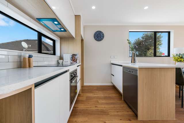 2/3 Royal View Road Te Atatu South_4