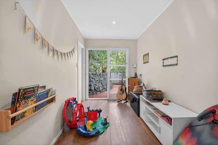 5 Tiniroa Grove Silverstream_12