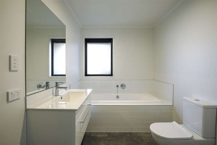 22 Rua Street Albert Town_11