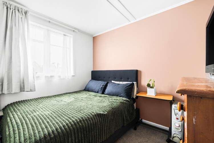 1215 Norfolk Crescent Mayfair_6