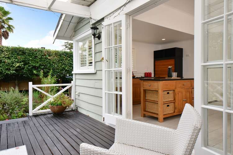 724 River Road Chartwell_14