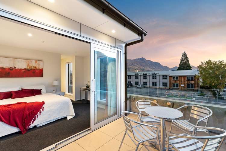 2/15 Melbourne Street Queenstown_6