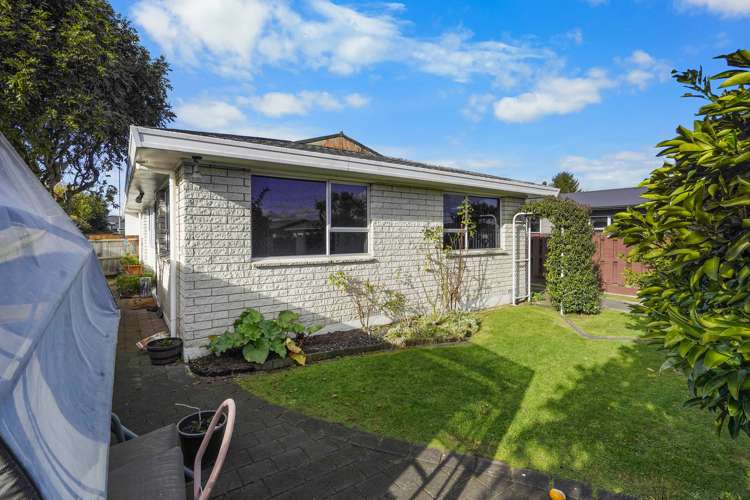 14 Leslie Place Deanwell_13