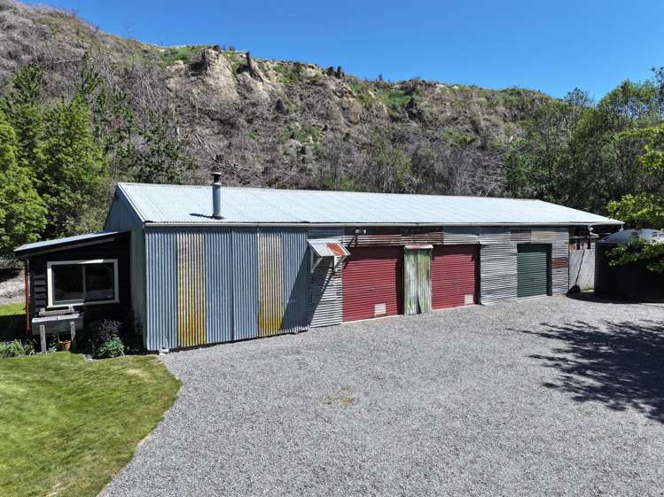 697 Leader Road East Parnassus_33