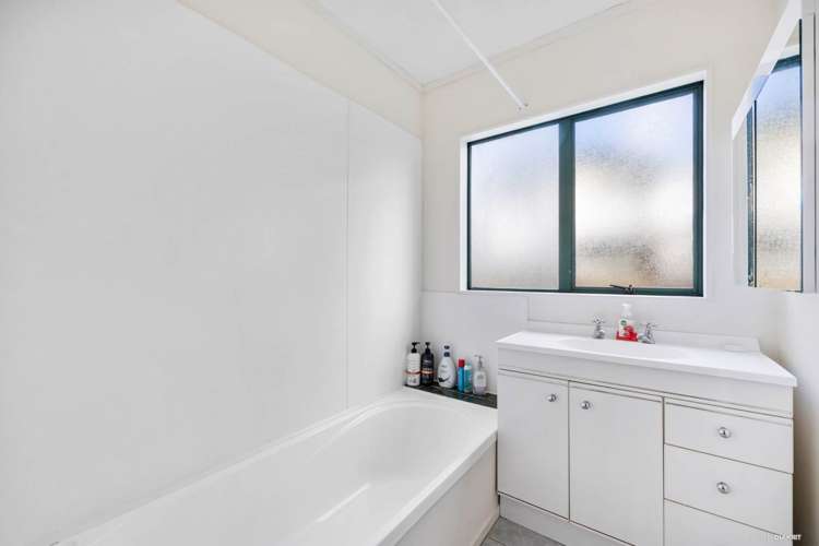 2/470 East Coast Road Windsor Park_11