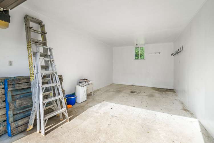 266 Bay Road West Plains_18