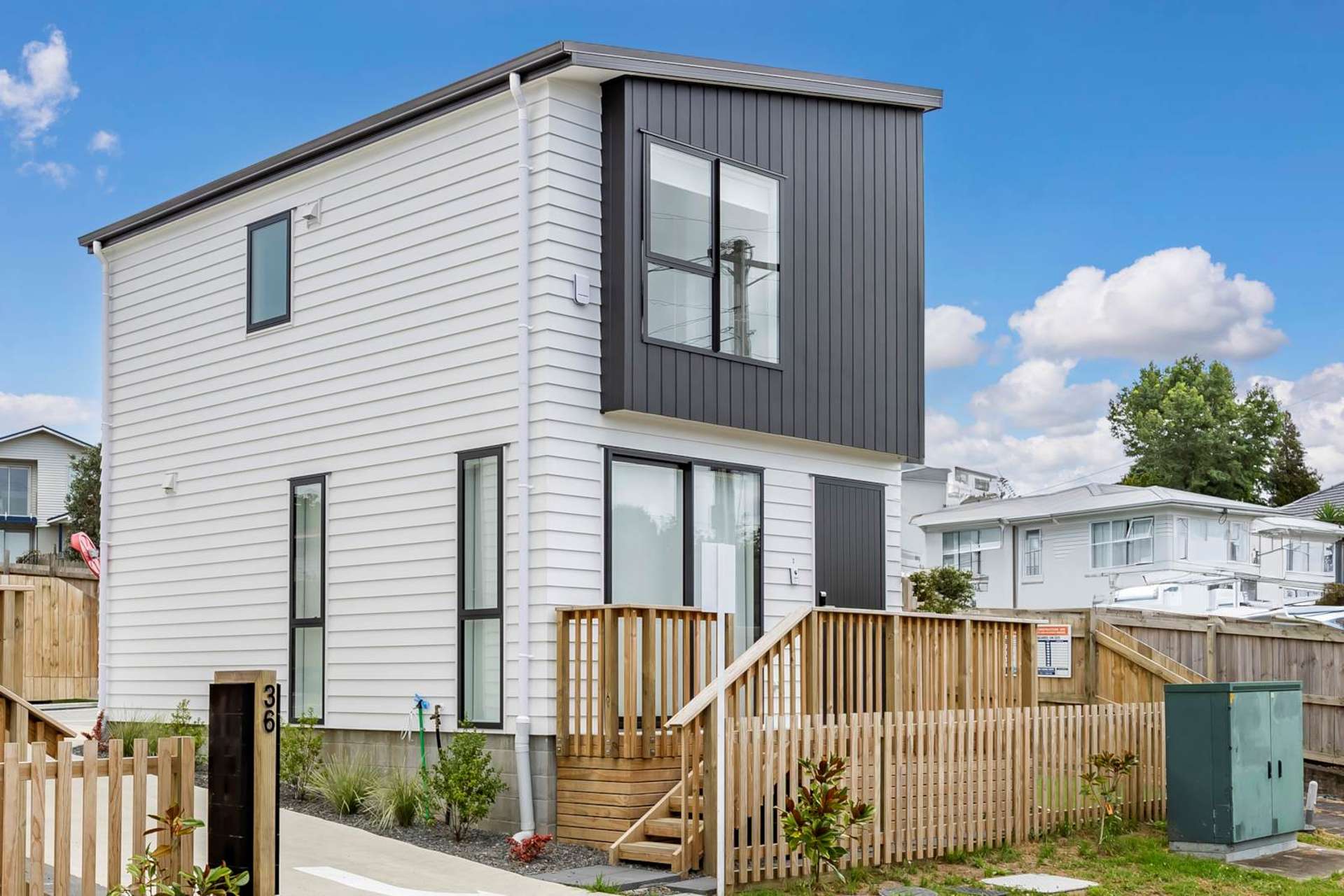 2/36 Tiroroa Avenue Te Atatu South_0