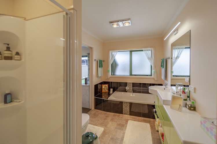 7 Gregory Grove Clive_3