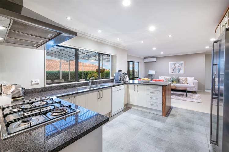 6 Leafield Crescent Henderson_17