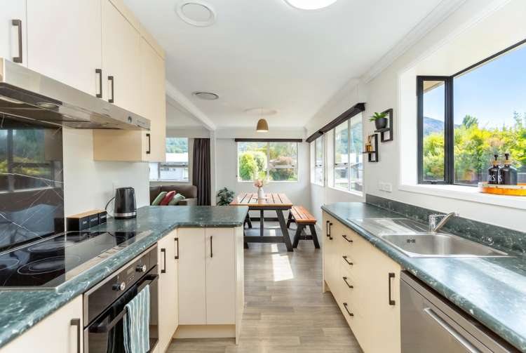 14 Harvard Grove Upper Hutt_12