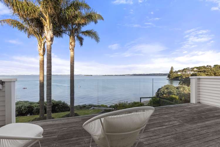 1 Marine Parade Piha_8