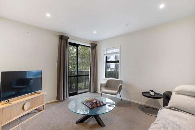 GROUND FLOOR - SPACIOUS - CORNER UNIT