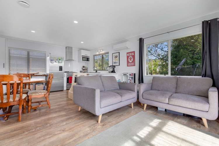 2/137 Awaroa Road_0