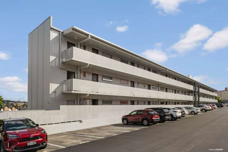 319/17 Link Crescent Stanmore Bay_10