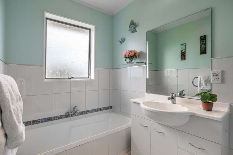 76b Kiwi Esplanade Mangere Bridge_12