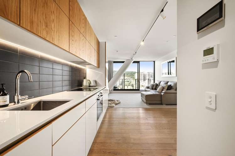 702/161 Victoria St_0