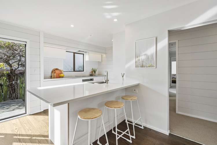 2/10 Harrison Avenue Belmont_9