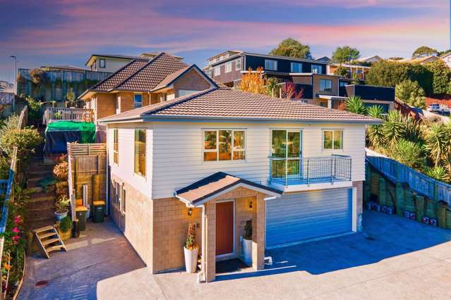 Panoramic Views Meet Flexible Family Living
