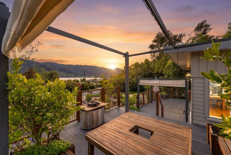1692 Queen Charlotte Drive_0