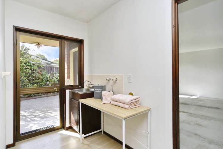 22d Yellowstone Crescent Burwood_25