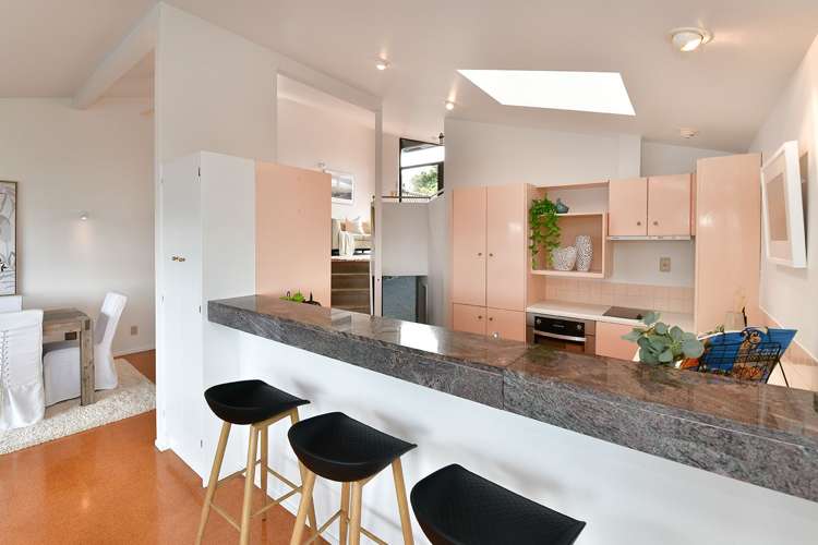 2/3 Beach Road Stanmore Bay_8