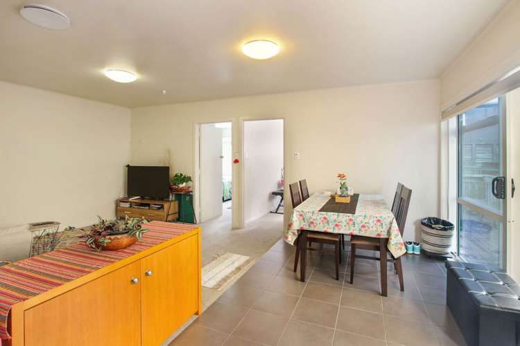 2/7 Lydia Avenue Northcote_14